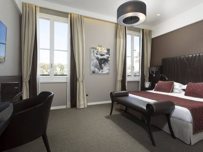 Deluxe double room hotel artemide**** rome Deluxe double room hotel artemide**** rome