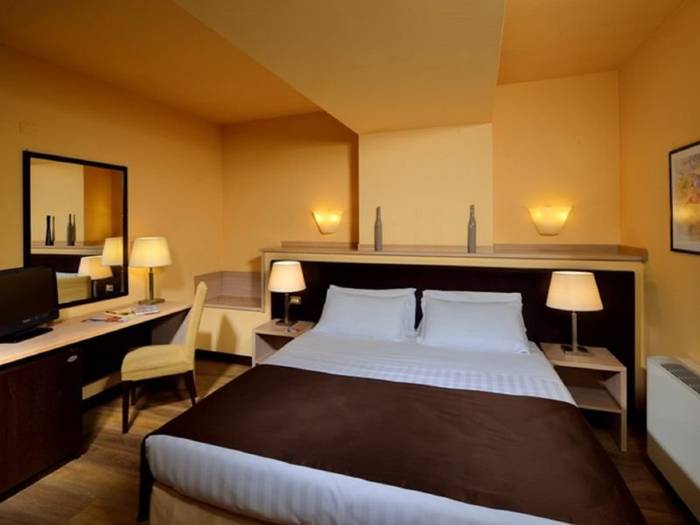Double room hotel carlton*** ferrara Double room hotel carlton*** ferrara