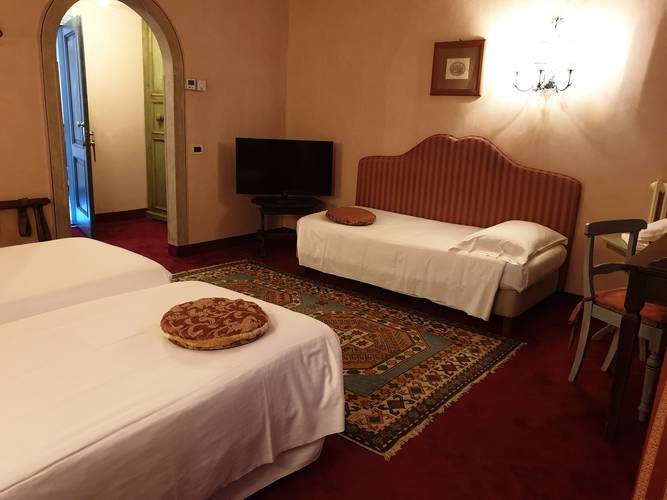 Classic triple room hotel boccaccio**** pisa-calcinaia Classic triple room hotel boccaccio**** pisa-calcinaia