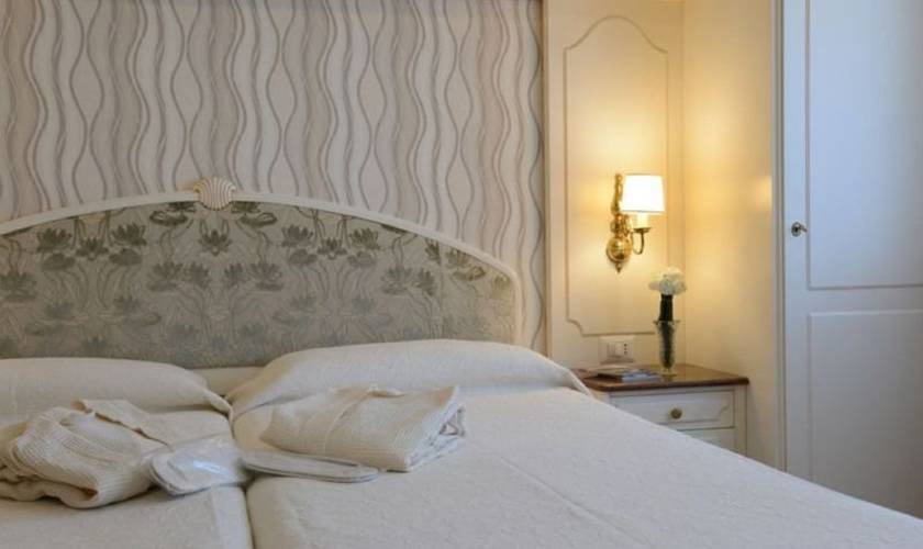 Superior twin room Hotel Metropole & Suisse Au Lac**** COMO Superior twin room Hotel Metropole & Suisse Au Lac**** COMO