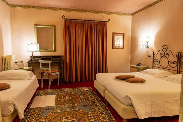 Classic triple room Hotel Boccaccio**** in PISA-CALCINAIA