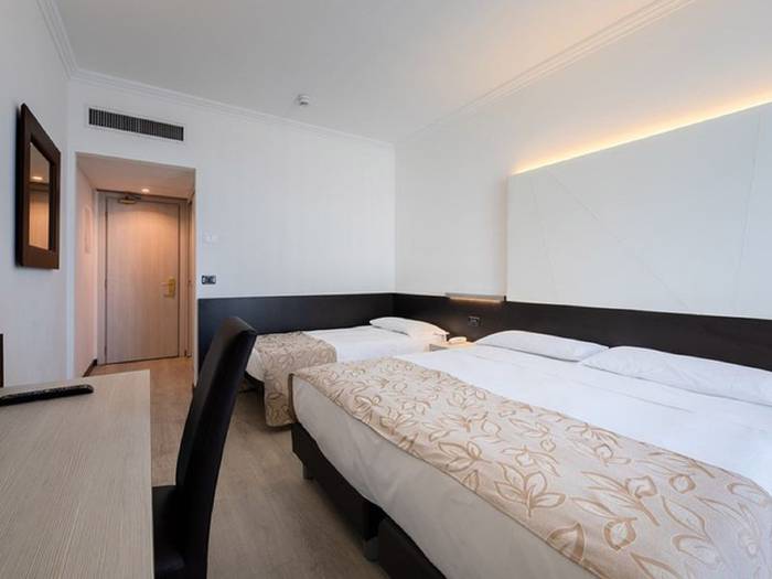 Triple room hotel ambasciatori**** venezia-mestre Triple room hotel ambasciatori**** venezia-mestre