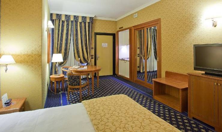 Superior double for single use hotel ovest**** piacenza Superior double for single use hotel ovest**** piacenza