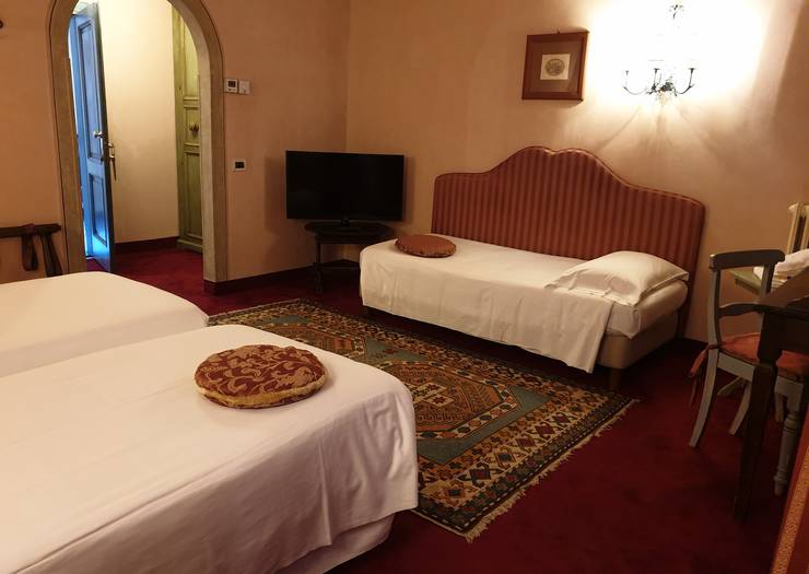 Classic triple room Hotel Boccaccio**** PISA-CALCINAIA Classic triple room Hotel Boccaccio**** PISA-CALCINAIA