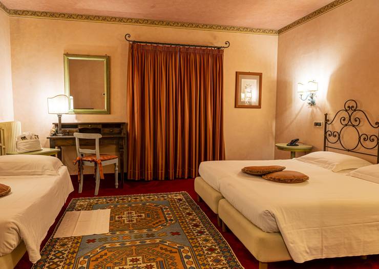 Classic triple room Hotel Boccaccio**** PISA-CALCINAIA Classic triple room Hotel Boccaccio**** PISA-CALCINAIA