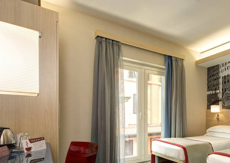 Camera matrimoniale piccola  IQ Hotel Roma**** ROMA