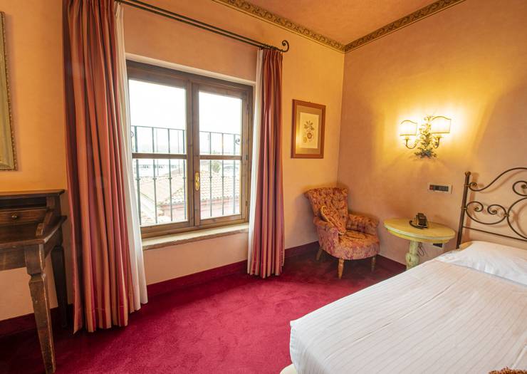Classic triple room Hotel Boccaccio**** PISA-CALCINAIA Classic triple room Hotel Boccaccio**** PISA-CALCINAIA