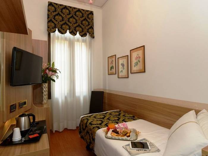 Classic single room hotel ala*** venice Classic single room hotel ala*** venice