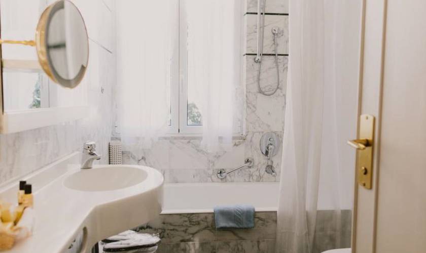 Double room with garden-sea view Hotel Metropole & Santa Margherita**** SANTA MARGHERITA LIGURE Double room with garden-sea view Hotel Metropole & Santa Margherita**** SANTA MARGHERITA LIGURE