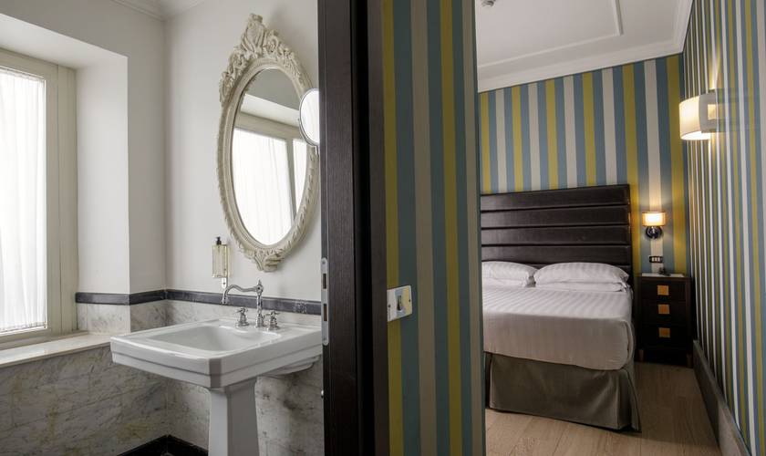 Camera superior matrimoniale Hotel Royal Court**** ROMA Camera superior matrimoniale Hotel Royal Court**** ROMA