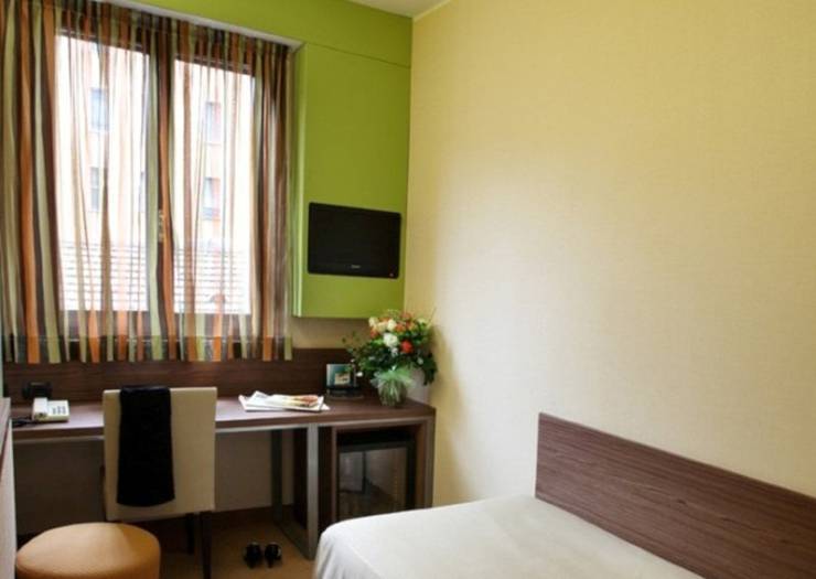 Economy single room Hotel Des Etrangers*** MILAN