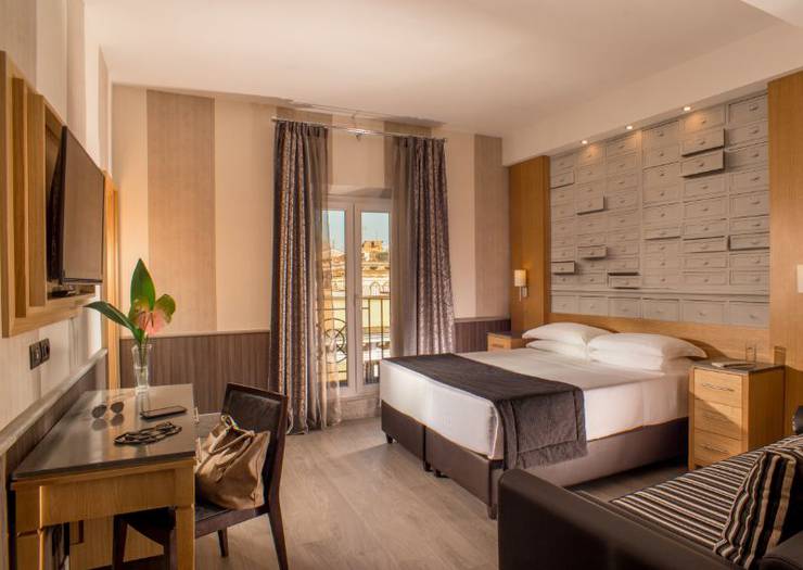 Camera deluxe tripla Hotel Royal Court**** ROMA Camera deluxe tripla Hotel Royal Court**** ROMA