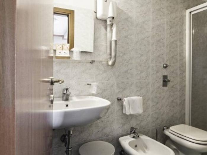 Economy double room hotel des etrangers*** milan Economy double room hotel des etrangers*** milan