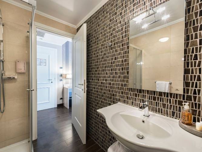 Superior double or twin room hotel il corazziere**** como-merone Superior double or twin room hotel il corazziere**** como-merone