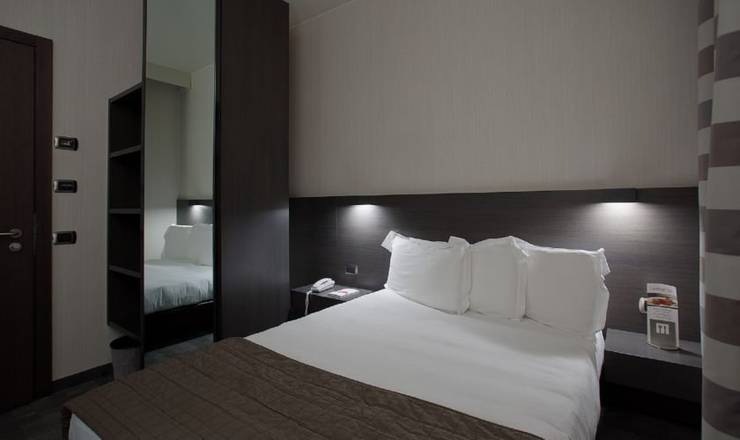 Small double room hotel ovest**** piacenza Small double room hotel ovest**** piacenza