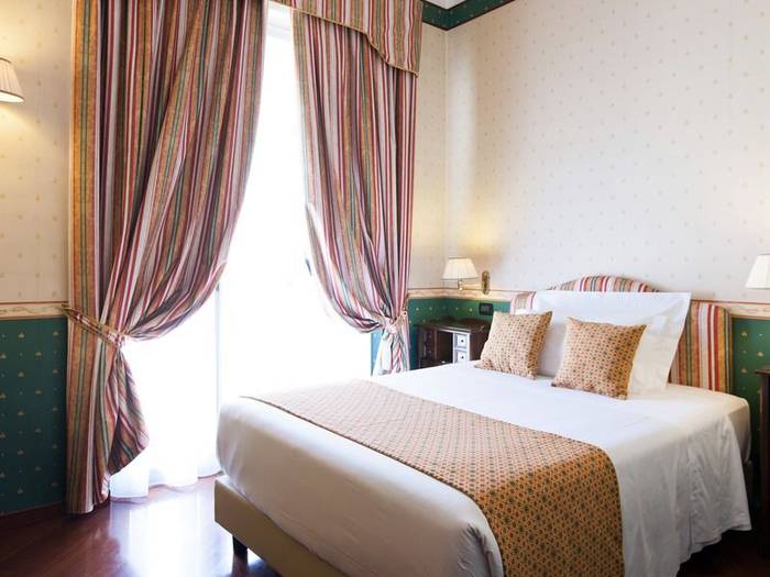 Classic queen single room french bed hotel victoria**** turin Classic queen single room french bed hotel victoria**** turin