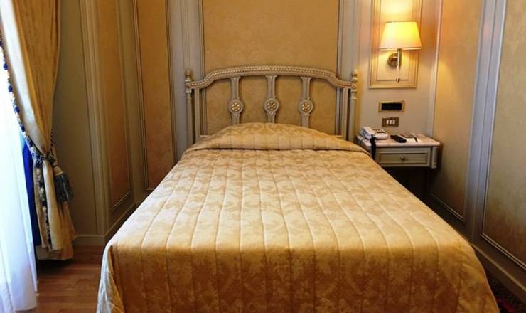 Classic standard single room regina palace hotel**** stresa-lago maggiore Classic standard single room regina palace hotel**** stresa-lago maggiore