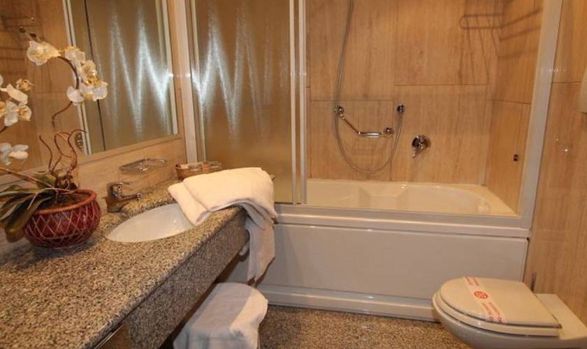 Superior triple room Alfa Fiera Hotel**** VICENZA Superior triple room Alfa Fiera Hotel**** VICENZA