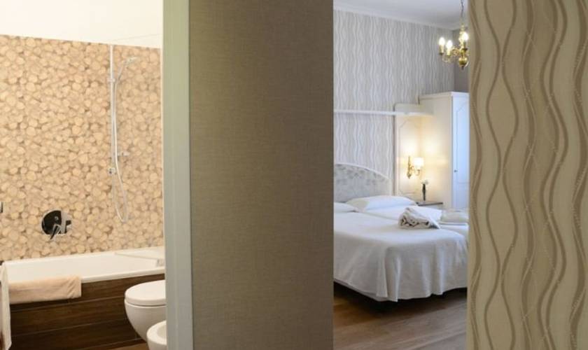 Superior twin room Hotel Metropole & Suisse Au Lac**** COMO Superior twin room Hotel Metropole & Suisse Au Lac**** COMO