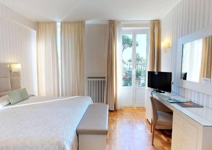 Double room with garden-sea view Hotel Metropole & Santa Margherita**** SANTA MARGHERITA LIGURE Double room with garden-sea view Hotel Metropole & Santa Margherita**** SANTA MARGHERITA LIGURE