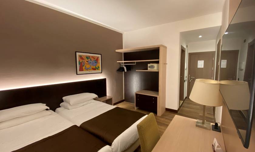 Twin room Hotel Carlton*** FERRARA
