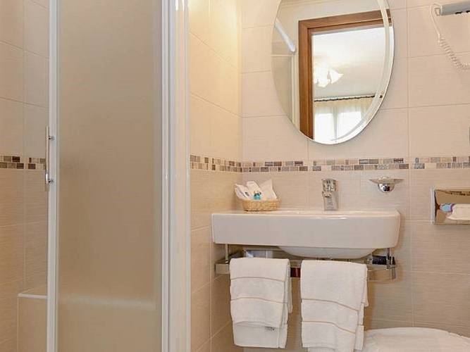 Classic single room hotel ala*** venice Classic single room hotel ala*** venice
