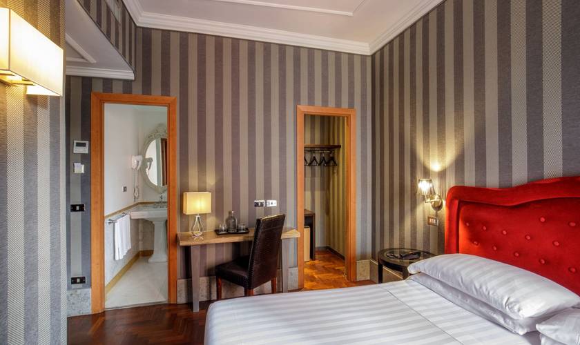 Standard double room Hotel Royal Court**** ROME Standard double room Hotel Royal Court**** ROME