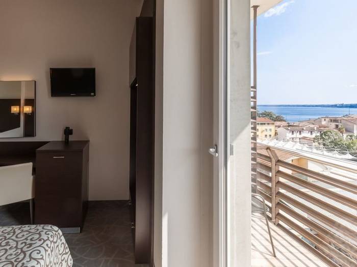 Double or twin room with lake view bonotto hotel & apartments*** desenzano del garda Double or twin room with lake view bonotto hotel & apartments*** desenzano del garda