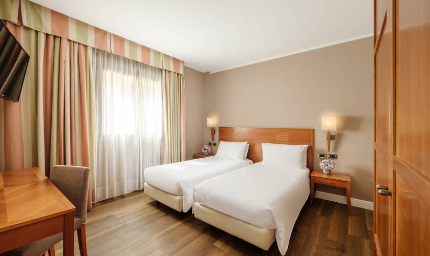 Family room Hotel Dei Cavalieri Caserta**** CASERTA Family room Hotel Dei Cavalieri Caserta**** CASERTA