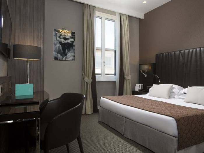 Comfort double room Hotel Artemide**** ROME