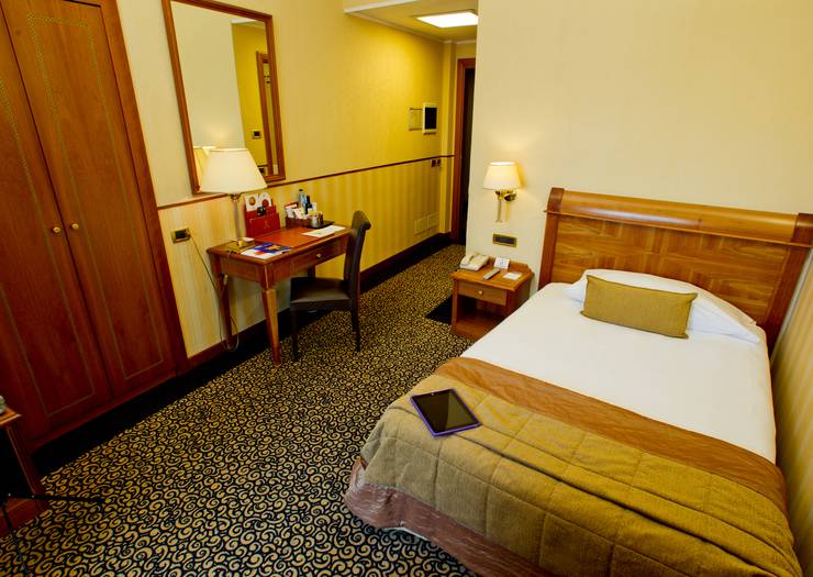 Classic single room Hotel Dei Cavalieri Caserta**** CASERTA Classic single room Hotel Dei Cavalieri Caserta**** CASERTA