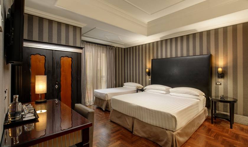 Camera deluxe tripla Hotel Royal Court**** ROMA