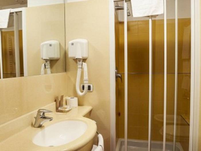 Superior double for single use hotel des etrangers*** milan Superior double for single use hotel des etrangers*** milan