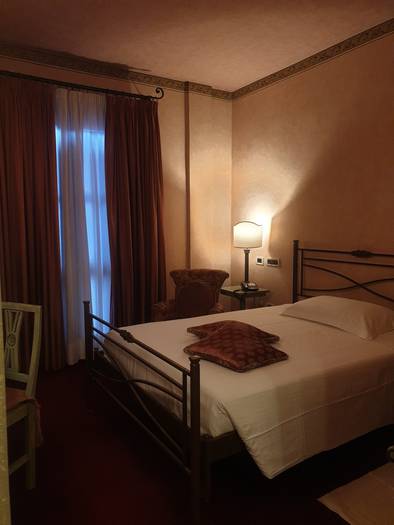 Classic room with french bed hotel boccaccio**** pisa-calcinaia Classic room with french bed hotel boccaccio**** pisa-calcinaia