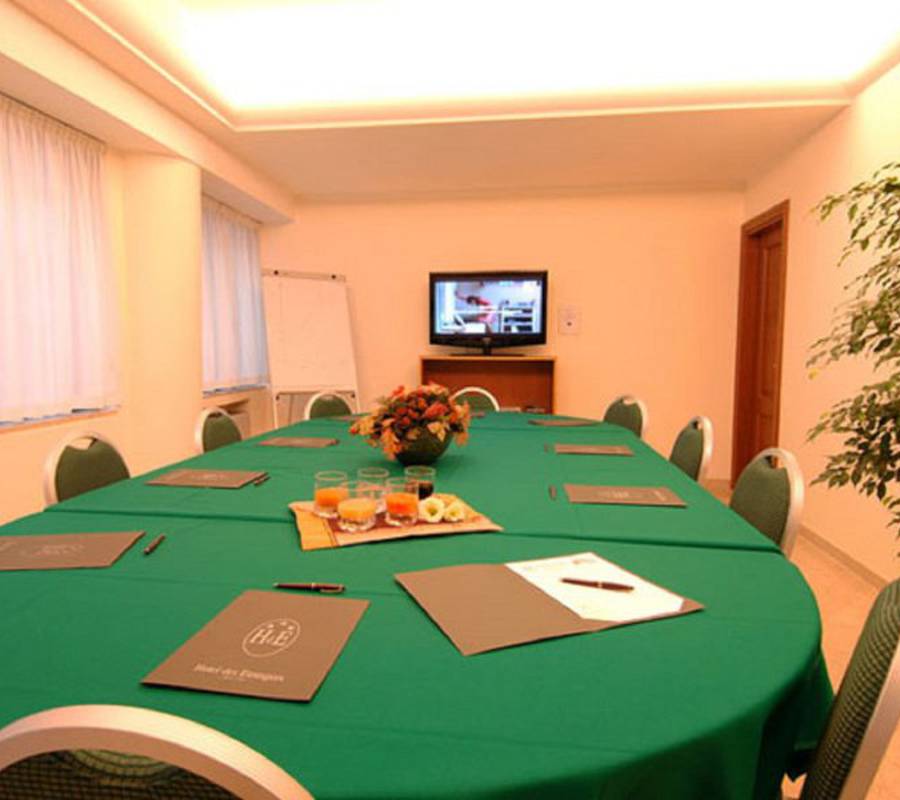 Sala monet Hotel Des Etrangers*** MILANO Sala monet Hotel Des Etrangers*** MILANO