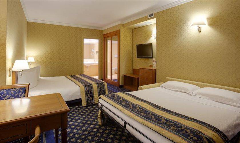 Superior triple room hotel ovest**** piacenza Superior triple room hotel ovest**** piacenza