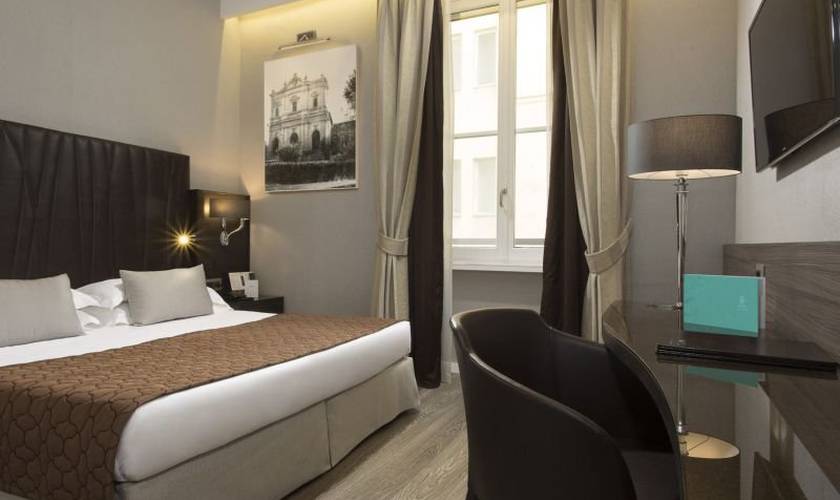 Comfort double room Hotel Artemide**** ROME