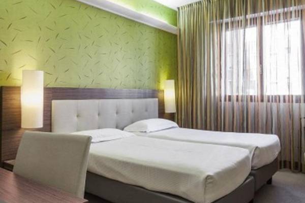 Premium double or twin room Hotel Des Etrangers*** in MILAN