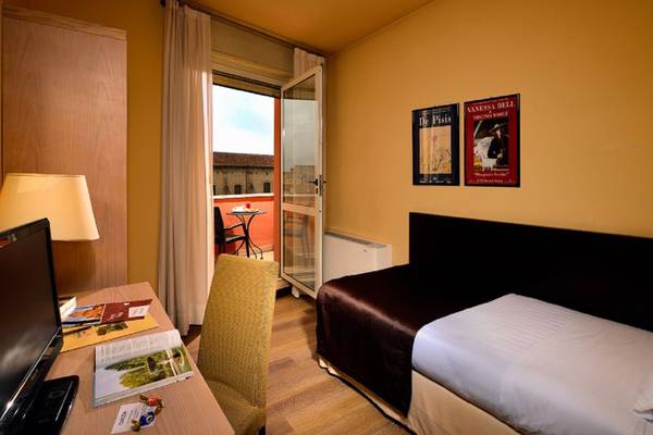 Single room Hotel Carlton*** in FERRARA