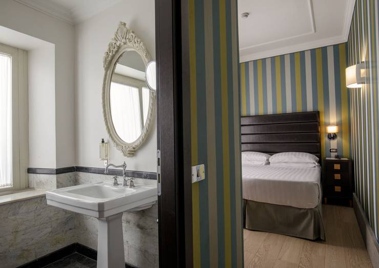Camera superior matrimoniale Hotel Royal Court**** ROMA Camera superior matrimoniale Hotel Royal Court**** ROMA