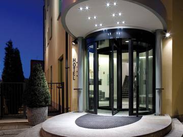 Ingresso hotel ovest**** piacenza Ingresso hotel ovest**** piacenza