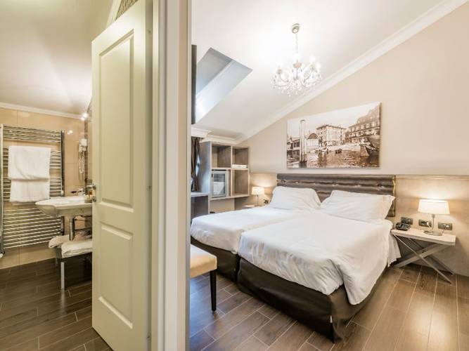 Superior double or twin room Hotel Il Corazziere**** COMO-MERONE