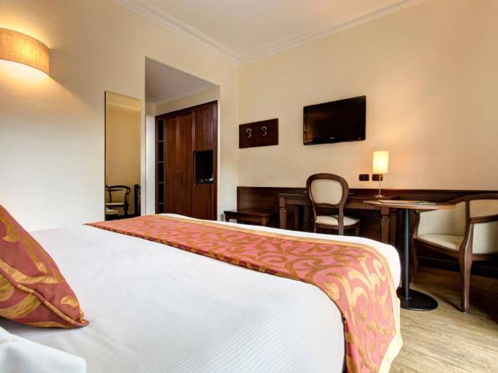 Standard double room Hotel Athena**** SIENA Standard double room Hotel Athena**** SIENA