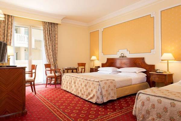 Triple room Grand Hotel Vanvitelli**** in CASERTA