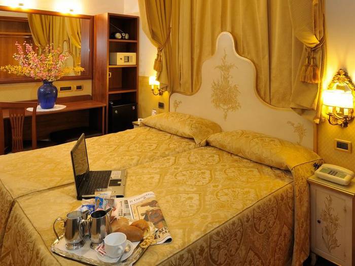 Classic double room hotel ala*** venice Classic double room hotel ala*** venice