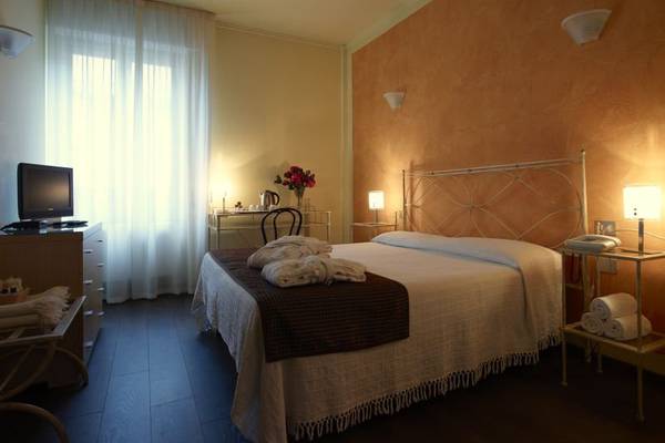 Camera superior matrimoniale Hotel Italia*** a VERONA