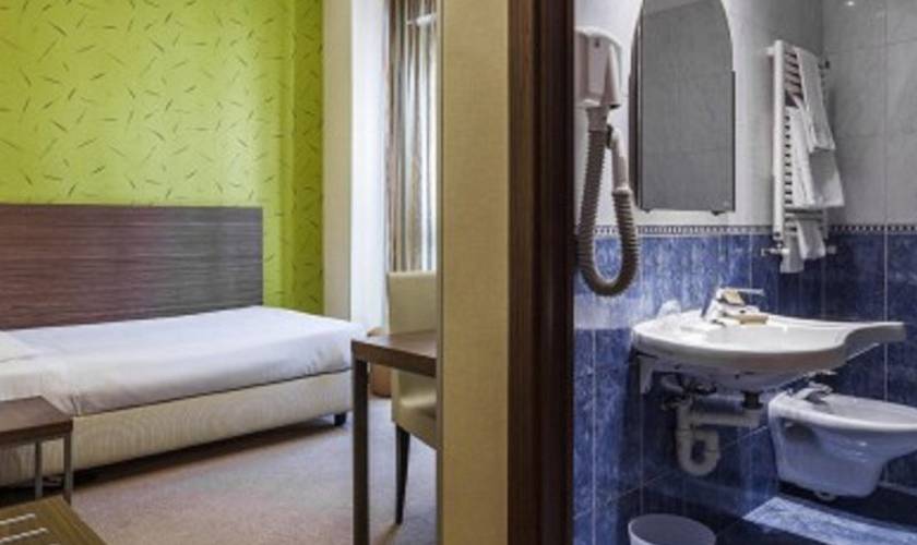 Premium single room Hotel Des Etrangers*** MILAN