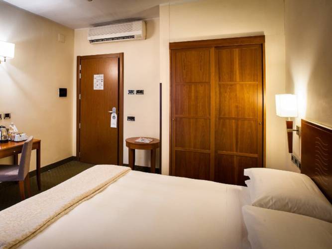 Classic double Hotel Dei Cavalieri Caserta**** CASERTA Classic double Hotel Dei Cavalieri Caserta**** CASERTA
