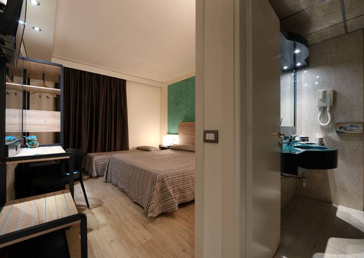 Standard triple rooms Hotel Galilei**** PISA Standard triple rooms Hotel Galilei**** PISA