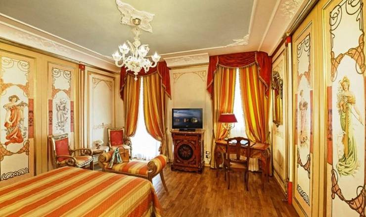 Classic standard triple room regina palace hotel**** stresa-lago maggiore Classic standard triple room regina palace hotel**** stresa-lago maggiore